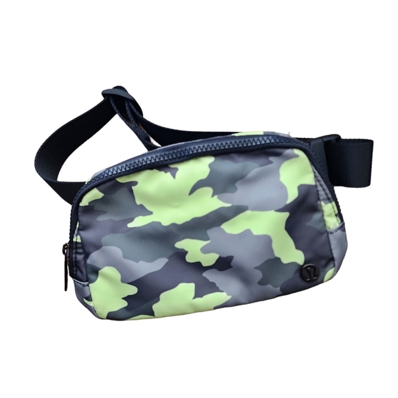 LULULEMON Everywhere Belt Bag *1L Heritage 365 Camo Neo Mint Multi / Black - Picture 1 of 8